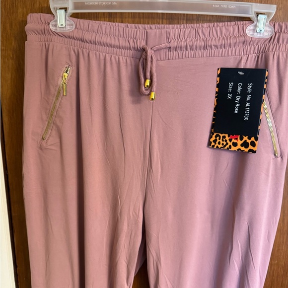 NWT Women’s Plus Size Bae City Dry Rose (Pink) Soft Joggers with Gold Zippers 2X - Picture 5 of 16